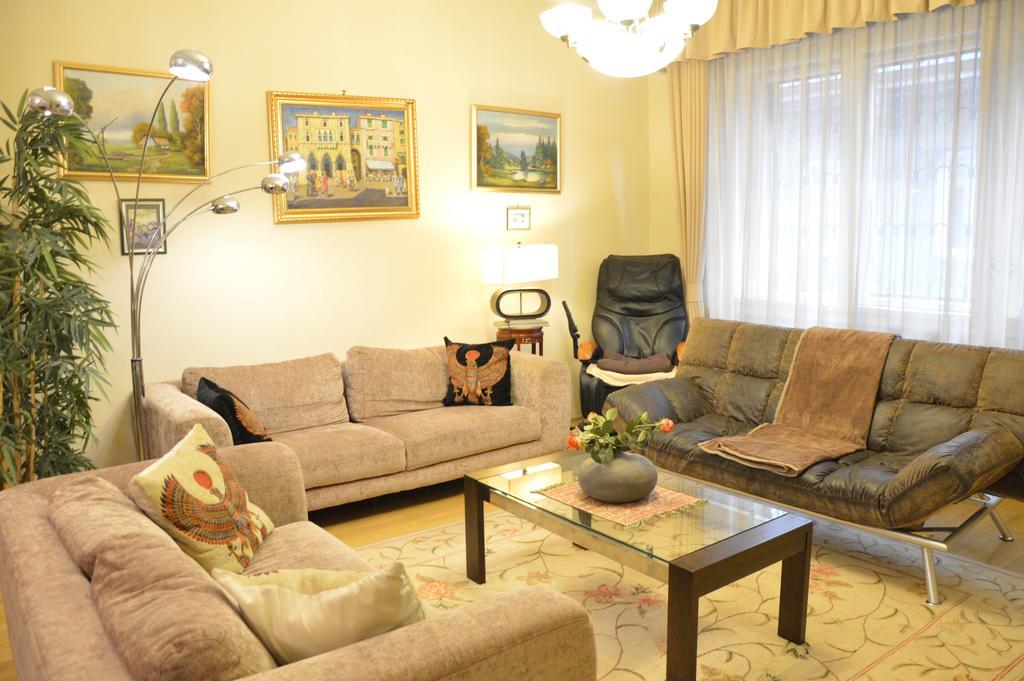 Classic Flat At Basilica Apartment Budapest Exterior photo